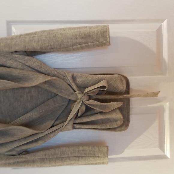 BCBGMAXAZRIA open cardigan in gray with a belt 100%  merino wool size s - Picture 4 of 5